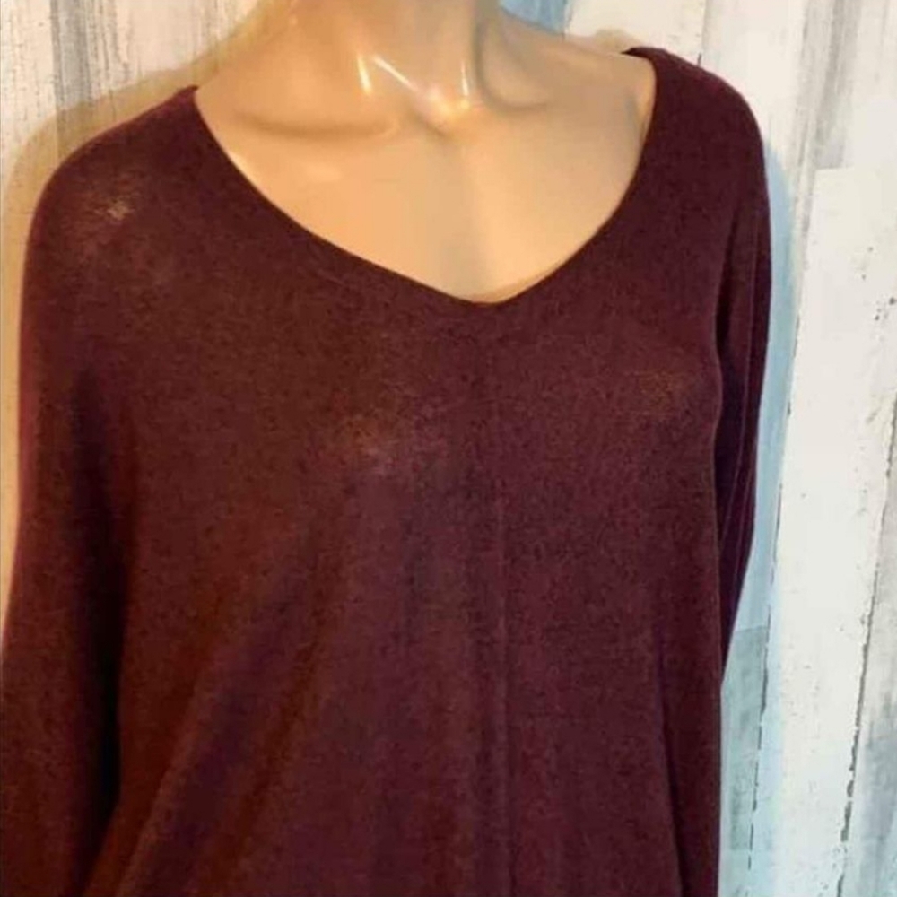 Size Lg Women's lightweight asymmetrical sweater from Felina - Picture 3 of 7